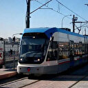 Karaköy'de bina çöktü, tramvay seferleri durdu