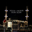 Un mahya "Salutations à la mosquée Al-Aqsa" suspendu à la mosquée de Taksim