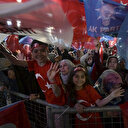 AK Parti Genel Merkezi'nde vatandaşlar toplanmaya başladı