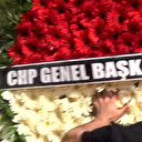 Şehit yakınları Kılıçdaroğlu'nun gönderdiği çelengi parçaladı