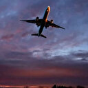 Rus yolcu uçağı 2019'dan bu yana ilk kez doğrudan uçuş yaptığı Gürcistan'da protesto edildi