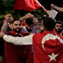 İngiltere'de yaşayan Türkler tarihi zaferi konvoyla kutladı