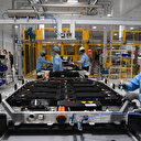 Automobile: la France inaugure en grande pompe sa première usine de batteries électriques