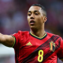 Youri Tielemans imzayı attı