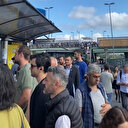 İstanbul'da yine metrobüs çilesi: Yolda kalan vatandaşlar metrobüs yoluna indi