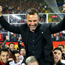 Yuvaya döndü zirveye taşıdı