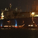 Un pétrolier en panne remorqué dans le canal de Suez