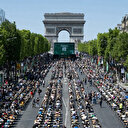 France: 5 000 participants à la plus grande dictée du monde sur les Champs-Elysées