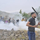 İsrail askerleri sınırda cuma namazı kılan Lübnanlılara gaz bombasıyla müdahale etti