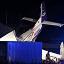 Un petit avion s'écrase sur un hangar en Pologne: cinq morts 