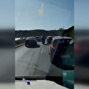 Motosiklet sürücüsünün ambulansa yol açma çabası kamerada