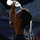 Canicule: quelques 2.000 personnes évacuées d'une île grecque en flammes, les Etats-Unis écrasés par la chaleur