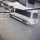 Büyükçekmece'de yol kenarındaki köpeği ezen servis şoförü aracından inmeden kaçtı 