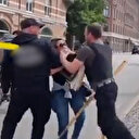 Danimarka polisi Kur'an-ı Kerim'e saldırıya yardım etti: Engellemek isteyen kadını durdurdu
