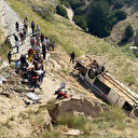 Kars'ta yolcu otobüsü şarampole düştü