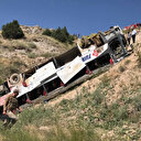 Kars'ta yolcu otobüsü şarampole devrildi