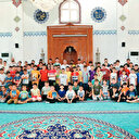 Haydi çocuklar güle oynaya camiye