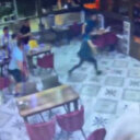 Malatya'daki deprem anı güvenlik kamerasına yansıdı