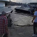 Eminönü'nde park halindeki İETT otobüsü denize düştü