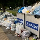 İstanbul Büyükşehir Belediyesi’nin önünde çöp yığınları oluştu