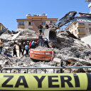 Gaziantep'te ağır hasarlı bina yıkım çalışmaları sırasında çöktü