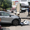 Antalya'da feci kaza: Motosikletliyle savrulup kamyonetin altına girdi