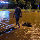 Artvin’in Arhavi ilçesinde şiddetli yağmur sonrası cadde ve sokaklar göle döndü