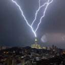 Kabe’de şiddetli yağış ve fırtına ibadet eden Müslümanlara zor anlar yaşattı