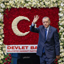 MHP Genel Başkanı Bahçeli’den AK Parti'nin 22. kuruluş yıl dönümü için Türk bayraklı kutlama çiçeği: Sayısı gündem oldu