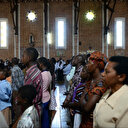 Rwanda: le président met en garde les catholiques qui "vénèrent la pauvreté"