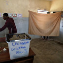 Élections au Gabon: le gouvernement instaure un couvre-feu et suspend l’accès à internet