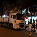 Esenyurt'ta sürücüsüz kamyon gözlükçü dükkanına daldı: Bir anda gürültü koptu