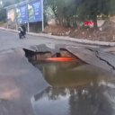 Bodrum'da su isale hattı patladı: Yol çöktü cadde suyla doldu