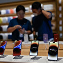 Apple veut émerveiller avec de nouveaux iPhone, malgré le port de chargement universel