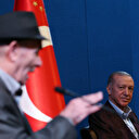 Cumhubaşkanı Erdoğan Türkevi'nde ağırladığı Ahıska Türklerine kimlik kartlarını takdim etti