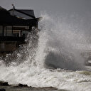 Afrique du Sud: des vagues hors normes frappent les côtes du Cap