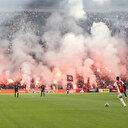 Ajax - Feyenoord maçı tatil edildi