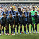 Başına darbe alan Younes Belhanda hastaneye kaldırıldı