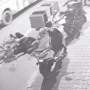 Adana'da bisikletten düşen adam telefonuyla konuşmaya devam etti