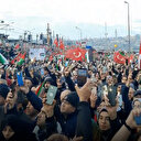 On binler hep bir ağızdan Bir sabah gelecek kardan aydınlık şiirini söyledi