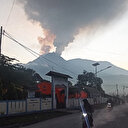 Indonésie: alerte maximale pour le volcan Lewotobi Laki-Laki sur l'île de Florès