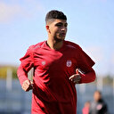 Yunus Emre Konak resmen Brentford'da