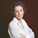 Her yazar anlatmaya kendinden başlar