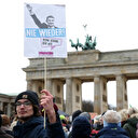 Allemagne: plusieurs dizaines de milliers de personnes défilent contre l'extrême droite