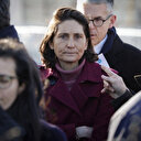 La nouvelle ministre française de l'Éducation huée devant une école publique, présente ses excuses