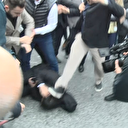 CHP'liler 'rüşveti' haberleştiren A Haber muhabiri Ahmet Nazif Vural'a saldırdı: Yere düşürüp kafasına tekme attılar