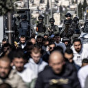 La police israélienne prend d'assaut la mosquée Al-Aqsa lors de la prière du Vendredi