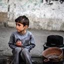 Les Palestiniens font la queue pendant de longues heures pour obtenir de la nourriture