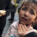 Yemek sırasındaki Gazzeli miniğin göz yaşları yürek burktu