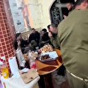 Siyonist İsrail askerleri işgal ettikleri Filistinlilerin evinde barbekü partisi yaptı